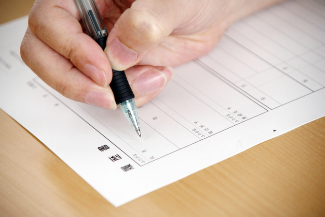 志望企業に提出するための、履歴書・職務経歴書の添削を行います。 志望企業に提出するための、履歴書・職務経歴書の添削を行います。